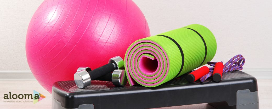 האם אפשר לגבוה מפילאטיס מכשירים ובצד שמאל למטה לוגו אתר ALOOMA